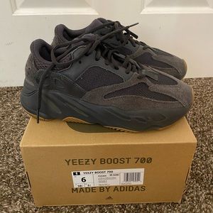 Yeezy boost 700
